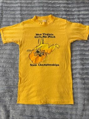 Vintage 1979-81 Peanuts Lucy Van Pelt West Virginia Softball Tee Single Stitch